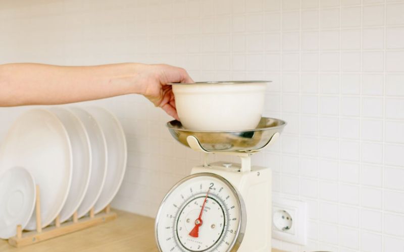 weighing a container on an analog scale